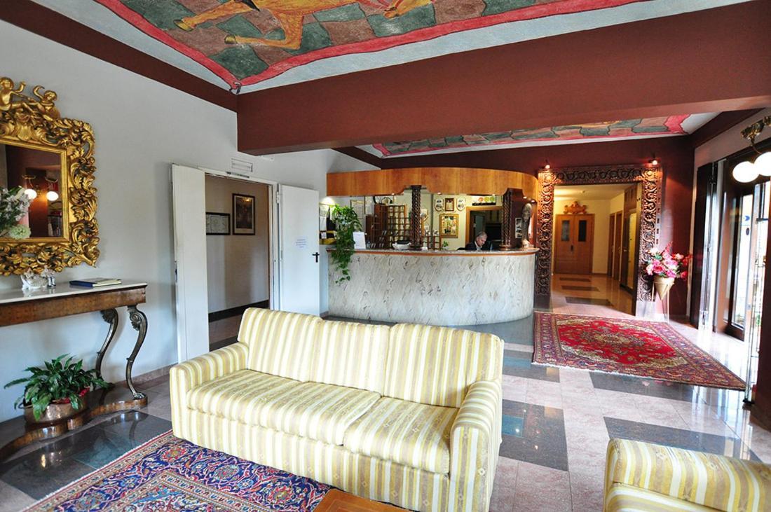 Leo Hotel Леонесса Экстерьер фото