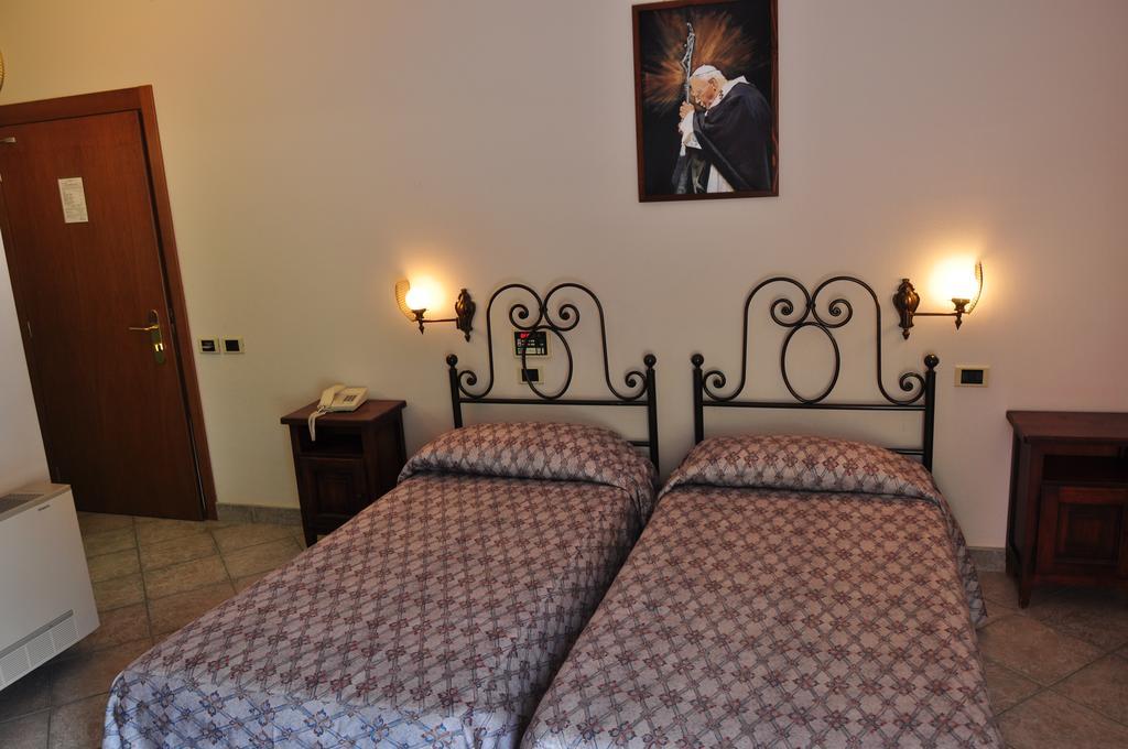 Leo Hotel Леонесса Экстерьер фото